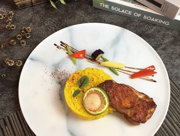 薑黃濃郁奶香雞腿燉飯